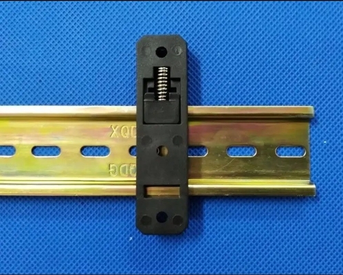 Lebar 20mm RB-233 Plastik Nilon Pegas dimuat Klip Pemasangan Rel Standar Din Klip Rel Din Hitam
